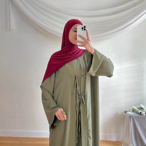 طقم ملابس نسائي إسلامي جديد لعام 2026 من شاروت، كارديجان ساتان مع فستان متناسق، متوفر بـ7 ألوان ومقاسين - Product Image 2