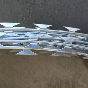 Cerca de la granja de jardín marca de enrejado de malla de alambre de púas de afeitar Cruz Alambre de <span class=keywords><strong>concertina</strong></span> - Product Image 1