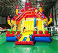 Castillo inflable personalizado con tobogán y diseño de personaje de dibujos animados, de PVC de 0.55 mm, para alquiler en eventos infantiles.