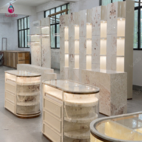 Sundo Design de mobilier de luxe pour bijouteries, conception de showroom, design de boutique de bijouterie en marbre, vitrine en marbre pour bijoux