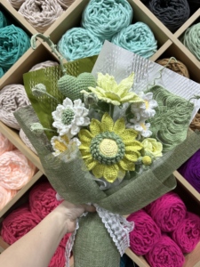 Ramo de Libélulas de Ganchillo, Ramos de Flores de Ganchillo Rosados y Rojos, Arreglo Floral Eterno Hecho a Mano, Regalo Elegante <span class=keywords><strong>para</strong></span> Mamá - Product Image 6