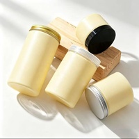 Pot en plastique PET jaune mat à large ouverture avec couvercle en aluminium à vis pour l'emballage de crème cosmétique 200ml 300ml