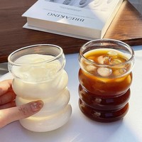 공장 직접 높은 붕규산 유리 애벌레 컵 나선형 웨이브 패턴 유리 머그 우유 차 커피에 대한 미니멀리스트 원형 컵