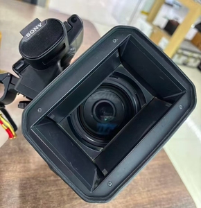 กล้องวิดีโอ HXR-NX5C มือสอง ใช้เซ็นเซอร์ Exmor R 3CMOS หน้าจอสัมผัส 302 นิ้ว คุณภาพระดับมืออาชีพ พร้อมเซ็นเซอร์ 1/3-i - Product Image 1