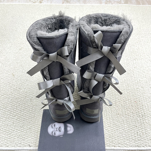 Bottes <span class=keywords><strong>de</strong></span> <span class=keywords><strong>neige</strong></span> en fourrure avec rubans et nœuds pour femmes et enfants, collection hiver 2024, style UGS, vente en gros - Product Image 3