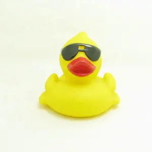 中国制造带太阳镜的漂浮橡皮鸭可爱鸭子便宜
