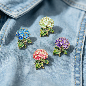 Broches de Flor de Hortênsia em Esmalte para Jaquetas, Chapéus e Mochilas para Mulheres e Amantes de Flores - Product Image 6