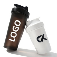 Bouteilles de sport personnalisées à faible MOQ avec impression de plusieurs logos et couleurs, bouteilles de protéines pour la gym, en plastique PP sans BPA, échantillons de gobelets d'eau