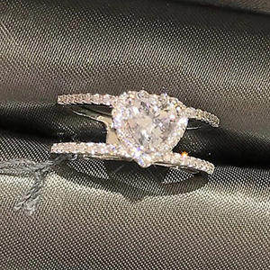 Anello con Diamante Taglio Pera T0861, Stile Romantico per Fidanzamento Femminile, Fascia in Oro Bianco 14K con Incastonatura a Pavé - Product Image 2