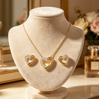 Parure de bijoux en cuivre plaqué or 18 carats avec collier et boucles d'oreilles clous en forme de cœur, sans ternissement, pavées de zircons, accessoires pour femmes, cadeau 2026