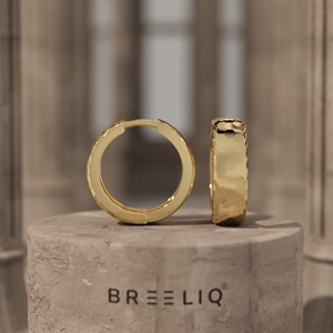 Elegantes Aros Huggie con Diamantes Redondos Brillantes Engastados en Pavé, Joyería Moderna para Mujer, Aros Lisos de Oro Sólido de 14k - Product Image 1