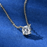Collier pendentif solitaire ras-du-cou classique en argent 925 avec diamant Moissanite rond de 4 mm et 5 mm à quatre griffes pour femme