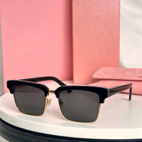 Lunettes de soleil carrées tendance noires à monture intégrale en acétate, verres dégradés, protection UV %, design unisexe pour activités de plein air