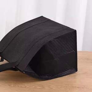 Sac isotherme personnalisé en non-tissé à bas prix, écologique et jetable, avec poignée souple et isolation en feuille d'aluminium pour plats à emporter - Product Image 5