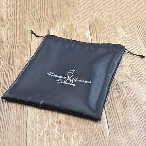 Sac promotionnel en satin noir pour extensions de cheveux, impression flexographique - Product Image 4