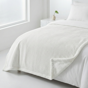 Manta de Franela Acanalada con Certificación OEKO-TEX |   Poliéster reciclado ecológico |   Ropa de Cama Hipoalergénica para Hotel con Empaque Personalizado - Product Image 1