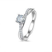 패션 럭셔리 S925 스털링 실버 반지 여성 트위스트 암 네 발톱 0.5 캐럿 Moissanite 반지 결혼 선물 여성 보석