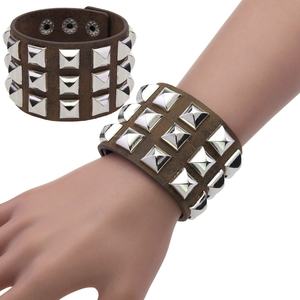 Bracelet à ongles carrés à trois rangées Bracelet large en cuir Punk accessoires de motocycliste rétro personnalisés - Product Image 1