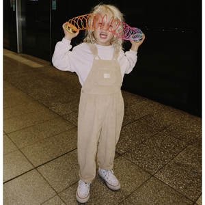 Vente en gros de pantalons pour garçons et filles Barboteuse en velours côtelé Salopette sans manches avec logo personnalisé Salopette d'été douce pour enfants - Product Image 5