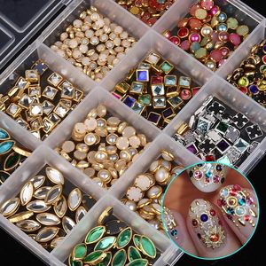 Boîte de 12 compartiments pour accessoires de décoration d'ongles en métal, style japonais, avec strass colorés et dorés, vintage et de luxe - Product Image 3