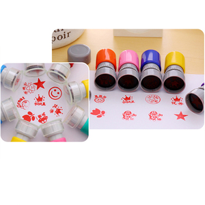 Tampons encreurs auto-encreurs en plastique 23mm avec logo personnalisé Jouet pour enfants et outil d'examen pour enseignants pour le bureau - Product Image 1