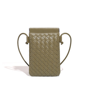 Sac à bandoulière mini tendance ODM/OEM en PU tressé, sacs de téléphone portable tissés à la main avec sangle pour filles, pochette pour téléphone portable - Product Image 5