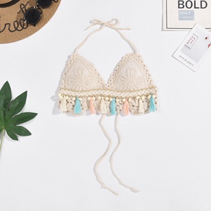 Haut de bikini en crochet fait main pour femme avec accents perlés, idéal pour les <span class=keywords><strong>voyages</strong></span> exotiques à la plage. Prise en charge ODM & OEM. - Product Image 2