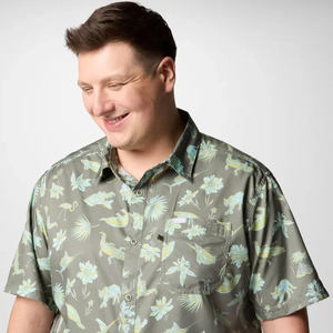 Camisa de pesca con botones, de alta gama, con protección UV extra grande, con temática indígena, bordado campestre, estilo hoodie. - Product Image 4