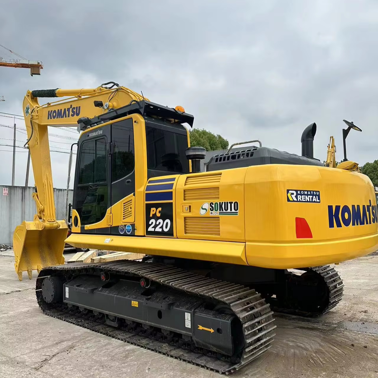 Вторая рука KOMATSU 20 тонн 22 тонны гусеничный komatsu Pc220 220-8 200-8 400 используется оригинальная японская строительная техника