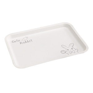 Bandeja Rectangular de Plástico con Diseño de Conejo para Servir Frutas, Té y Aperitivos, Irrompible, Apta para Alimentos, Blanca con Estampado de Conejo - Product Image 1
