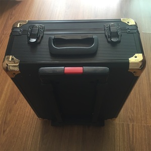 Kit di attrezzi per la riparazione dell'auto Kit di attrezzi da 39 pezzi per uso domestico grande 44x35x9cm Set nero <span class=keywords><strong>dimensioni</strong></span> dell'imballaggio personalizzate OEM - Product Image 6