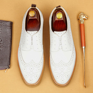 Chaussures en cuir pleine fleur pour hommes, style britannique, de haute qualité, à semelle épaisse, gravées, polyvalentes, pour affaires et décontracté - Product Image 1