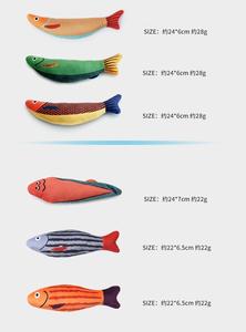 ألعاب قطط على شكل سمكة من القطيفة بتصميم كرتوني مع صوت صرير وخشخشة متينة وتفاعلية للقطط الصغيرة داخل المنزل - Product Image 5
