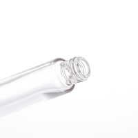 Bouteille de décantation de parfum en verre transparent de luxe 10ml et 15ml de forme carrée avec atomiseur de pulvérisation et bouchon à vis pour diffuseur et emballage