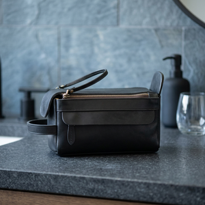Pochette à cosmétiques en cuir de taille moyenne, fermeture à glissière classique, poignée souple, étui multifonction - Product Image 2