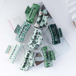 2024 Día de San Patricio accesorios para el cabello mujeres niñas trébol verde impreso plástico forma rectangular pinza de pelo grande para cabello grueso - Product Image 1