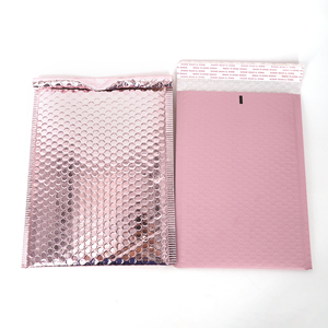 Grand emballage de <span class=keywords><strong>produit</strong></span> protecteur durable Sac d'expédition à bulles en poly Sacs d'expédition à bulles roses personnalisés avec logo - Product Image 2