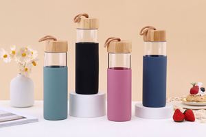Bouteille d'eau en verre borosilicate haute résistance de 600 ml avec logo personnalisé et manchon de protection en silicone, unisexe, pour la randonnée en plein air - Product Image 6
