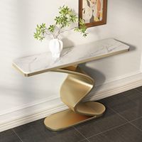 Table console moderne et luxueuse avec des pieds torsadés artistiques, surface en marbre, table d'appoint pour le couloir, l'entrée, le canapé