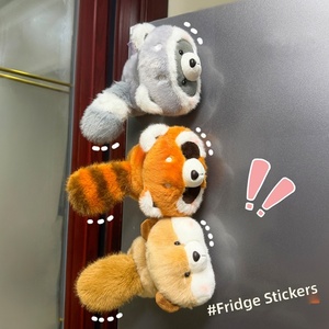 Magnete per Frigorifero a Forma di Procione in Peluche, Piccoli Magneti Decorativi a Forma di Orso <span class=keywords><strong>Panda</strong></span> Rosso, Ornamento in Peluche per Casa e Regalo - Product Image 2