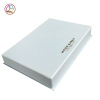 Boîte en carton pour faux cils de haute qualité, impression UV blanc/or/argent, fermeture magnétique, matériaux recyclés, logo personnalisé