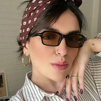 Kacamata Hitam Bingkai Kecil Full Frame Rice-Stud Square UV400 Non-Polarized Wanita Ringan Trendi untuk Perjalanan Instagram