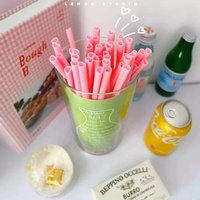 Pailles jetables lourdes en plastique en forme de coeur Accessoires de bar mignons pour les fêtes d'anniversaire des enfants pour les boissons au lait et au café