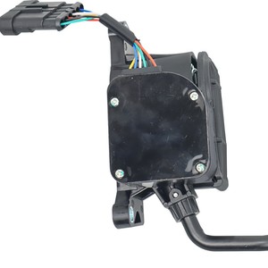 Pédale d'accélérateur électronique A21R22.3761231-02 453621.008-32 453621.011-02 pour remplacement de transmission manuelle Iveco - Product Image 1