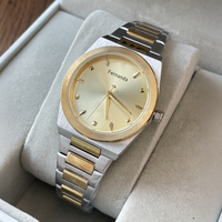 Montre à quartz de luxe pour femme, design pièce de monnaie 18 mm, aiguilles brossées, boîtier en acier inoxydable argenté, bracelet métallique intégré doré