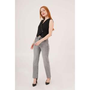 Chaleco Negro con Cuello en V y Botones para Mujer, Marca Lustrin, con Dobladillo Triangular, Tejido de Mezcla de Viscosa y Poliéster para Venta al Por Mayor - Product Image 3