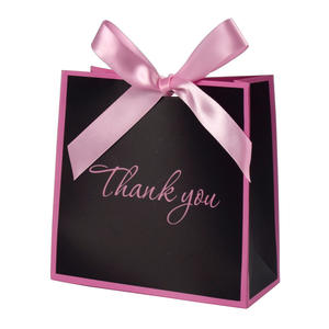 กระเป๋าช้อปปิ้งกระดาษคราฟท์สีดำหูจับริบบิ้นหรูหราบรรจุภัณฑ์บูติกเคลือบ UV สามารถปรับแต่งโลโก้ของคุณเองได้ - Product Image 3