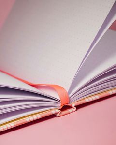 Carnet A5 personnalisé avec couverture rigide, logo et texte sur mesure, en cuir PU de haute qualité, pages intérieures imprimées, reliure spirale, bien-être - Product Image 4