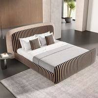 Cama de Tela Estilo Italiano Fendi, Cama de Punto a Rayas Blancas y Negras, Cama de Terciopelo de Alta Gama para Villa, Cama Doble de Madera Maciza
