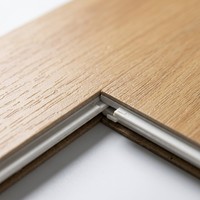 Revêtement de sol SPC gris moderne avec sous-couche silencieuse IXPE, planches de vinyle rigides pour la rénovation intérieure d'appartements